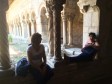 descansant al claustre d' Elna