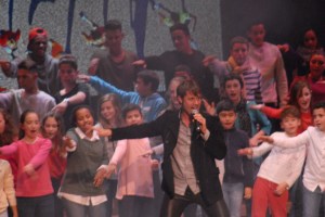 salva-racero-i-els-nens-al-centre-cultural